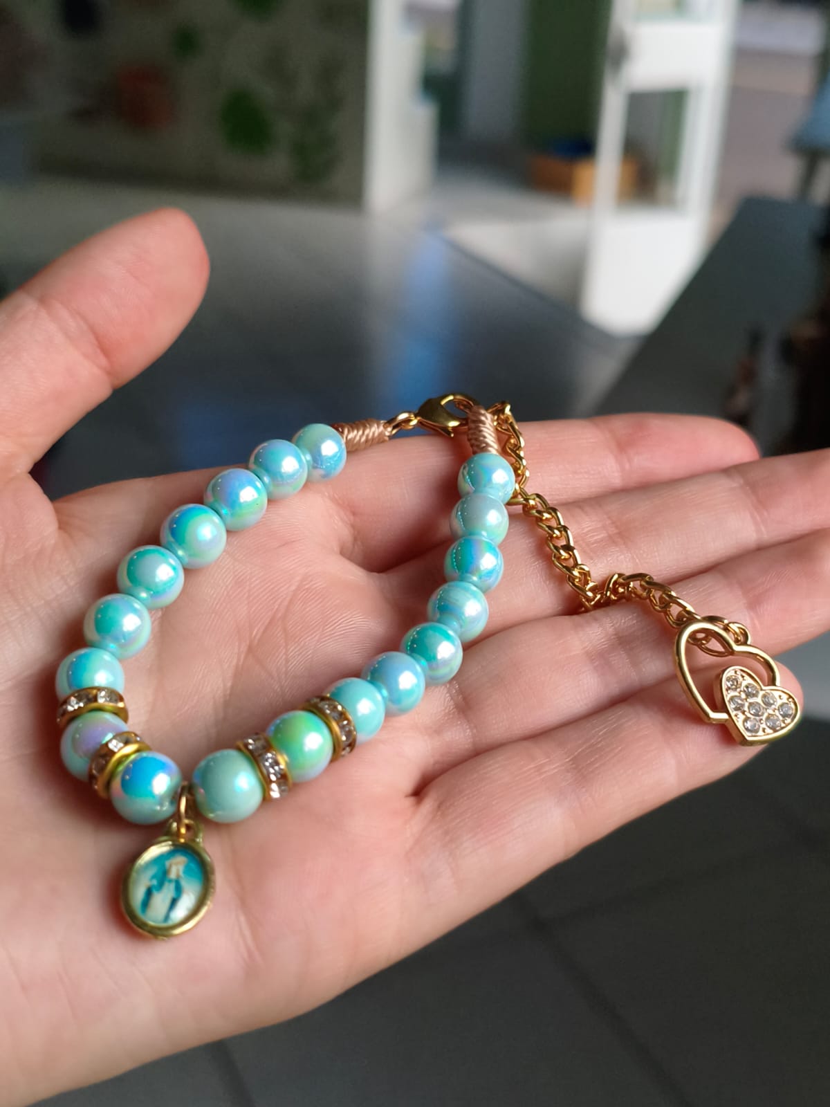 Pulseira de perola com Nossa Senhora das Graças